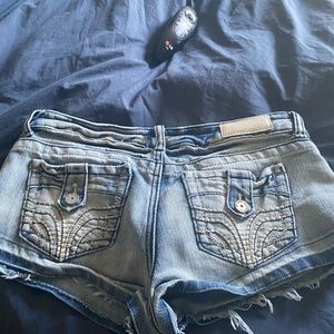 Almost famous jean short size 9